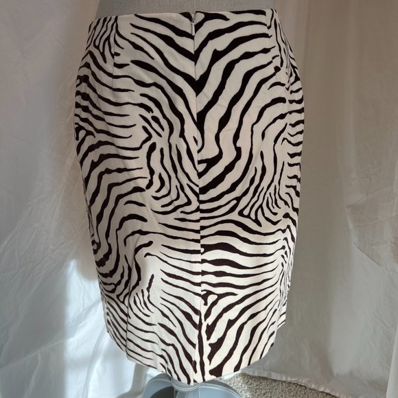 J. McLaughlin velvet skirt - Picture 2 of 7